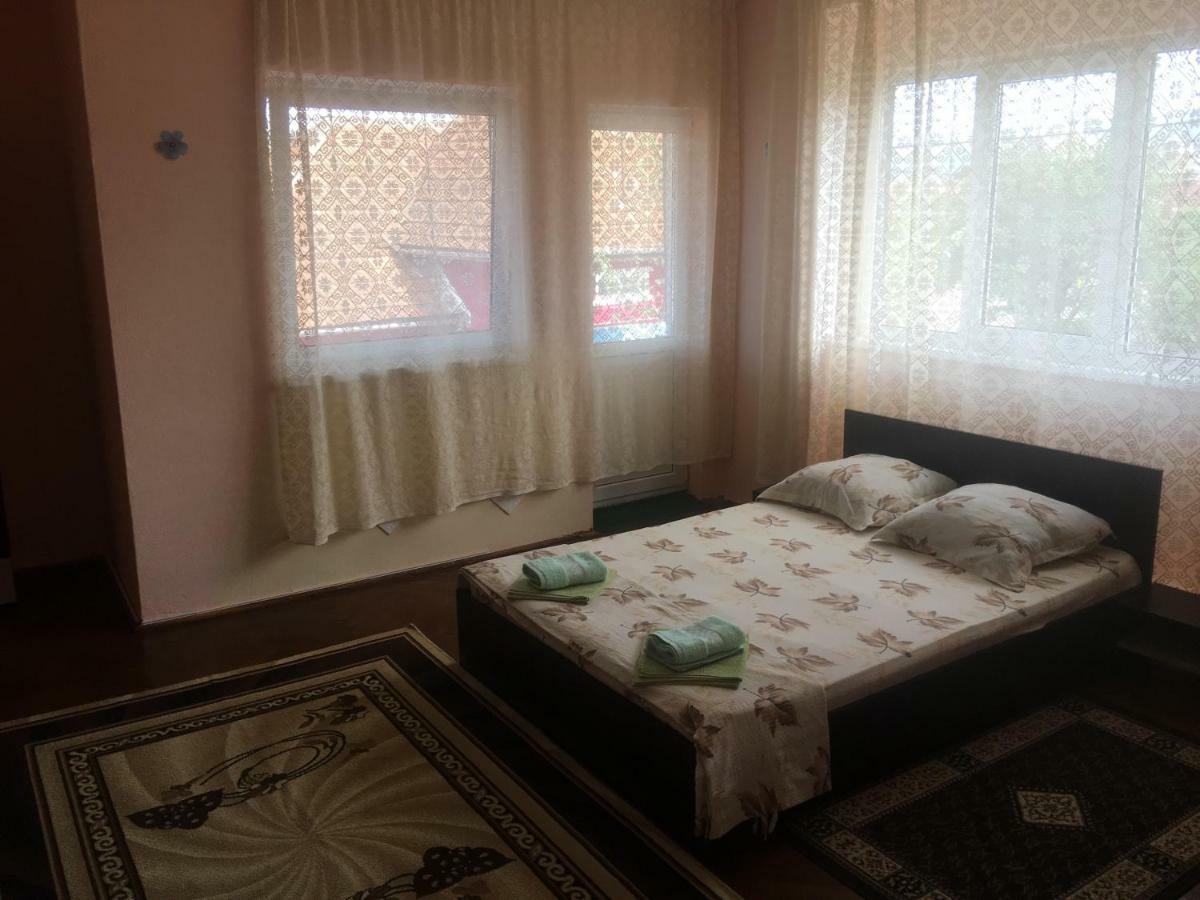 Vila La Izvorul Putinei ฮาเซก ภายนอก รูปภาพ